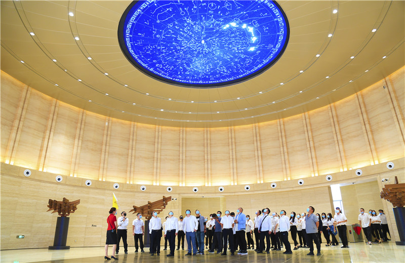 2020中秋来临之际，中天六建机关150余名员工参观学习中国建筑科技馆，共同探索建筑之美。