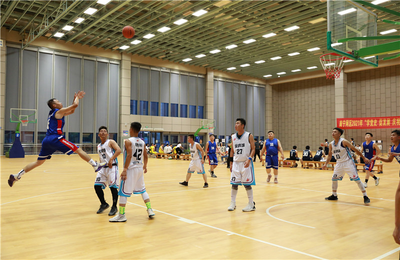 2021年6月，第七届“安全杯”篮球联赛在中天八建内部展开，精准的投篮、焦灼的对抗，披上战服，用热情战胜酷暑，用实力征服中天同仁！