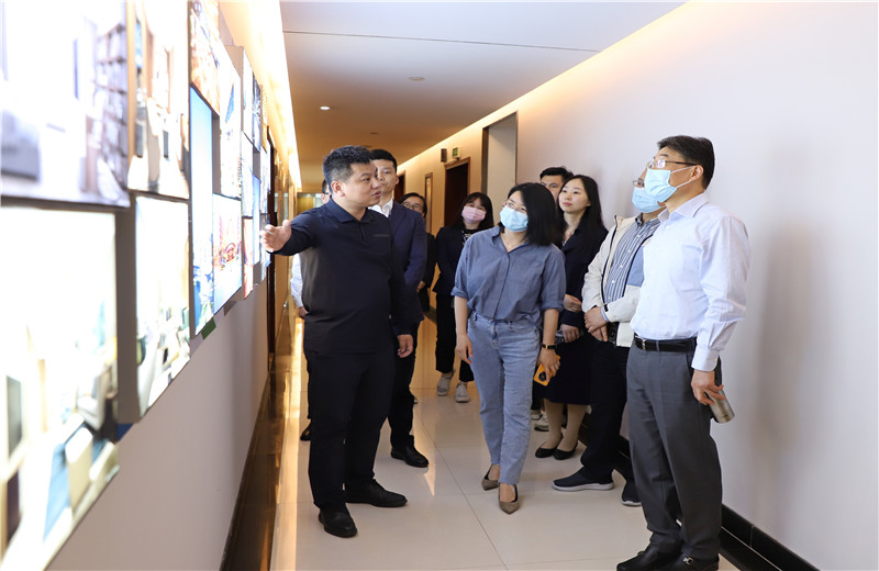 5月17日，杭州市上城区区委常委黄利文一行到中天精诚装饰走访调研，并听取了中天精诚装饰总经理斯杭东关于业务承接、疫情防控等方面的汇报。