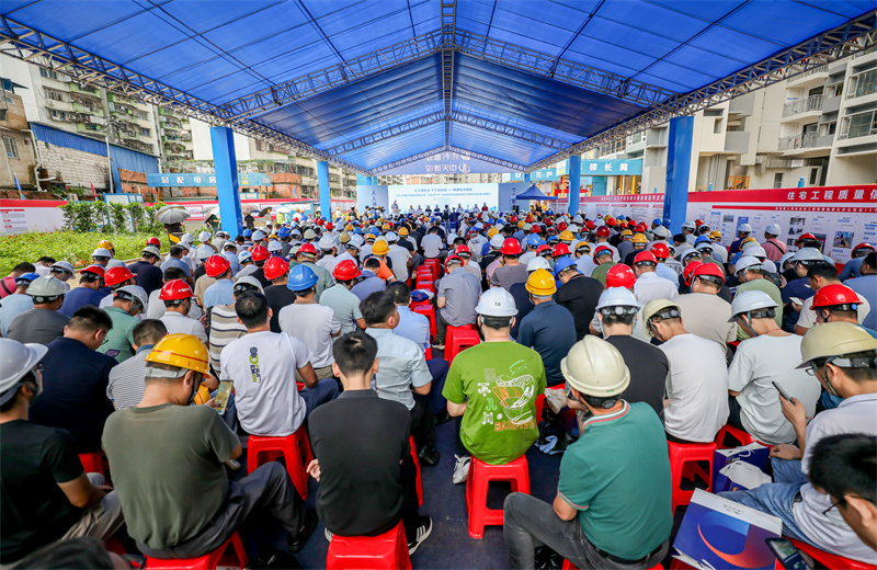 2024年6月15日，2024 年南宁市房屋市政工“安全生产月”启动仪式、应急演练暨现场安全标准化观摩会在中天八建南宁保利锦上项目成功举行。